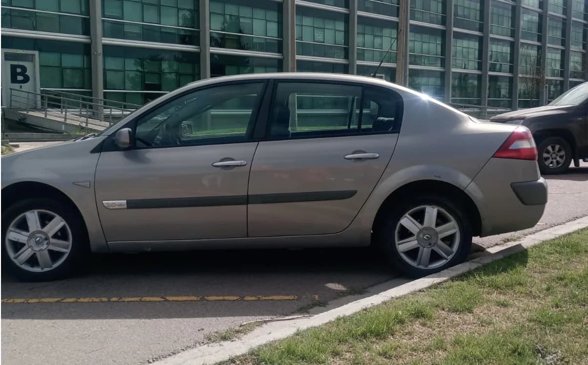 Renault Mégane - foto 1